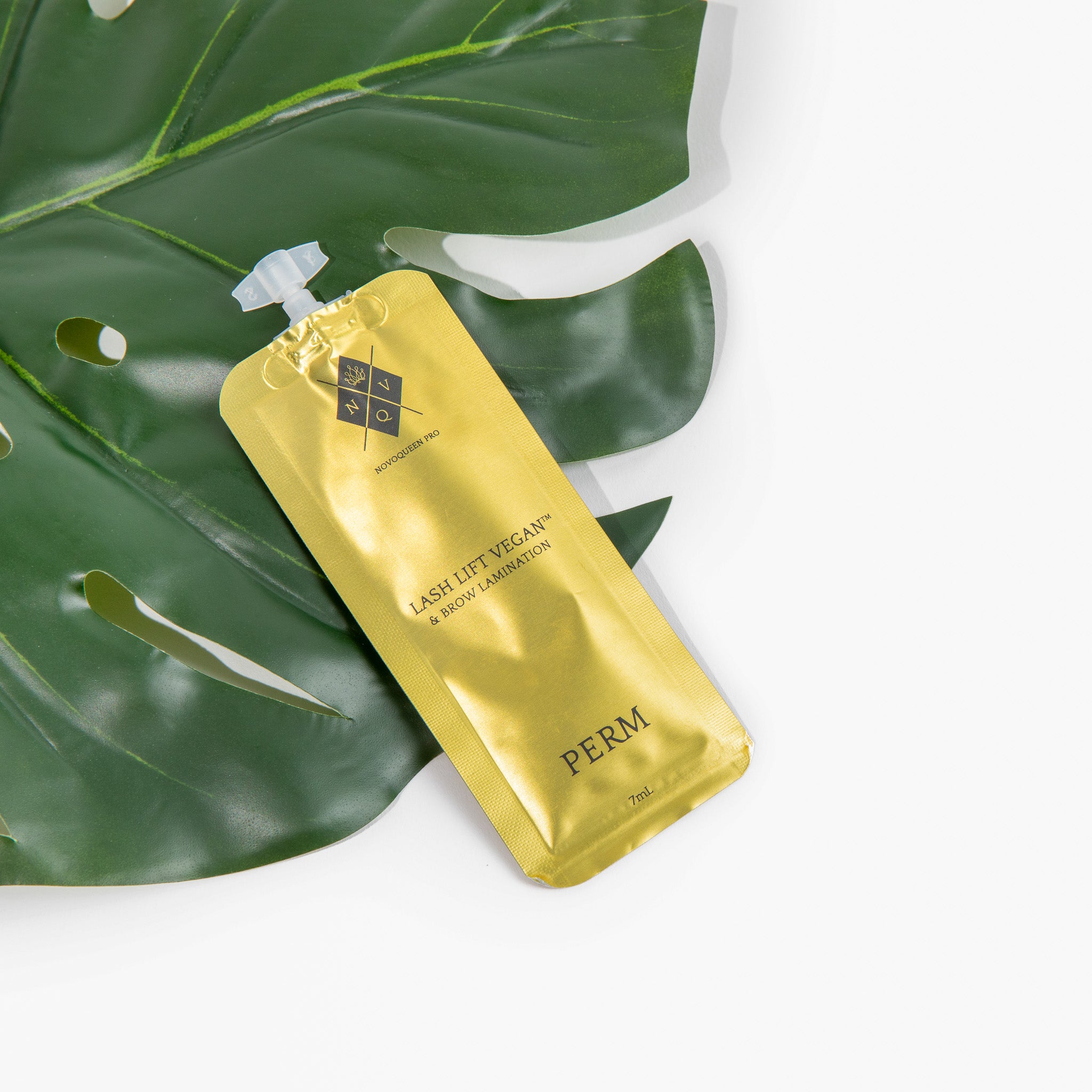 Sachet Perm - Lotion Lash Lift dans un sachet en or refermable - Obtenez des cils magnifiquement recourbés avec cette lotion de permanente de qualité supérieure. Le Sachet refermable dorée garantit une utilisation pratique et permet de conserver la lotion en toute sécurité