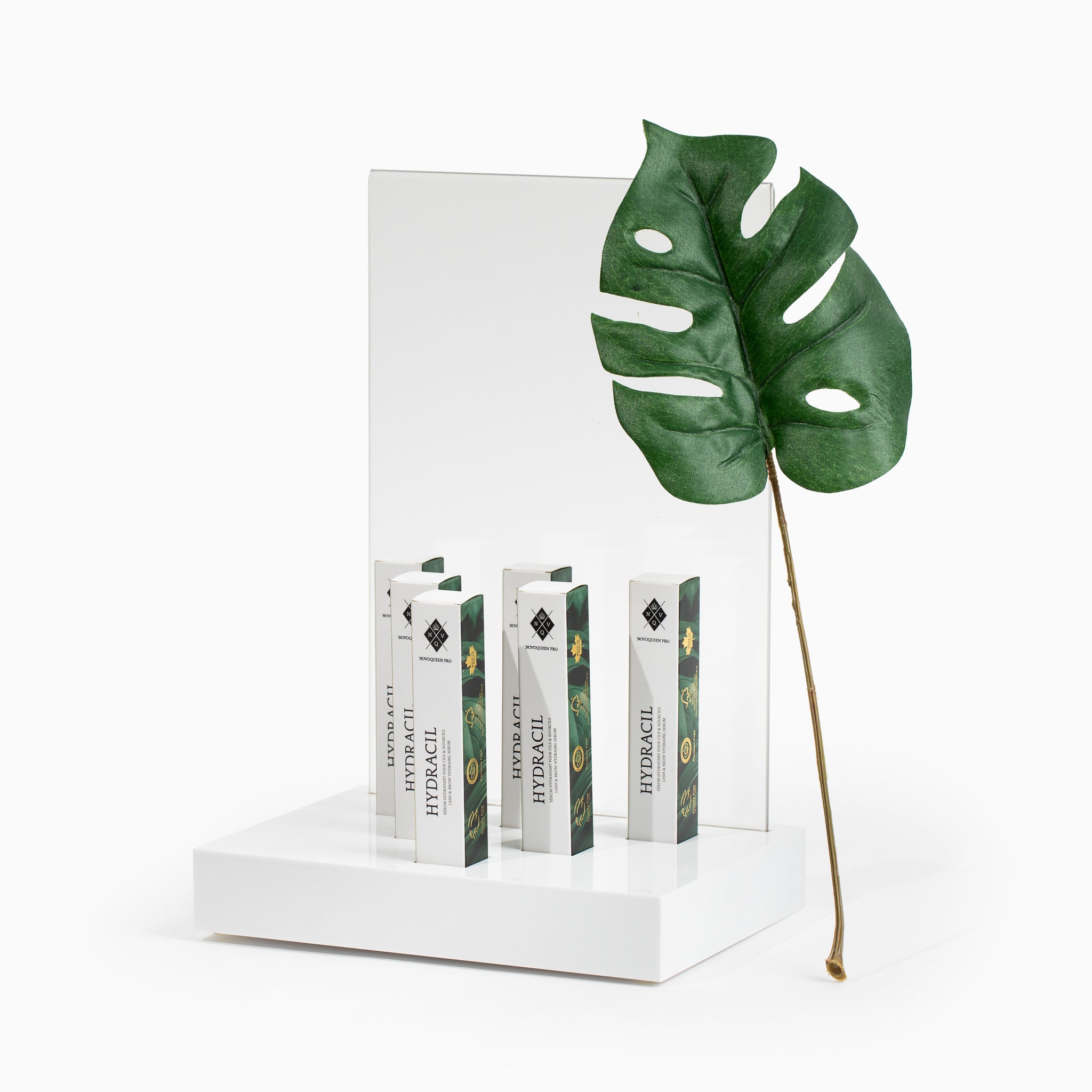 Présentoir de Produits NovoQueen Blanc avec Affiche Promotionnelle Hydracil avec 6 Produits de Reventes Hydracil sur le Présentoir