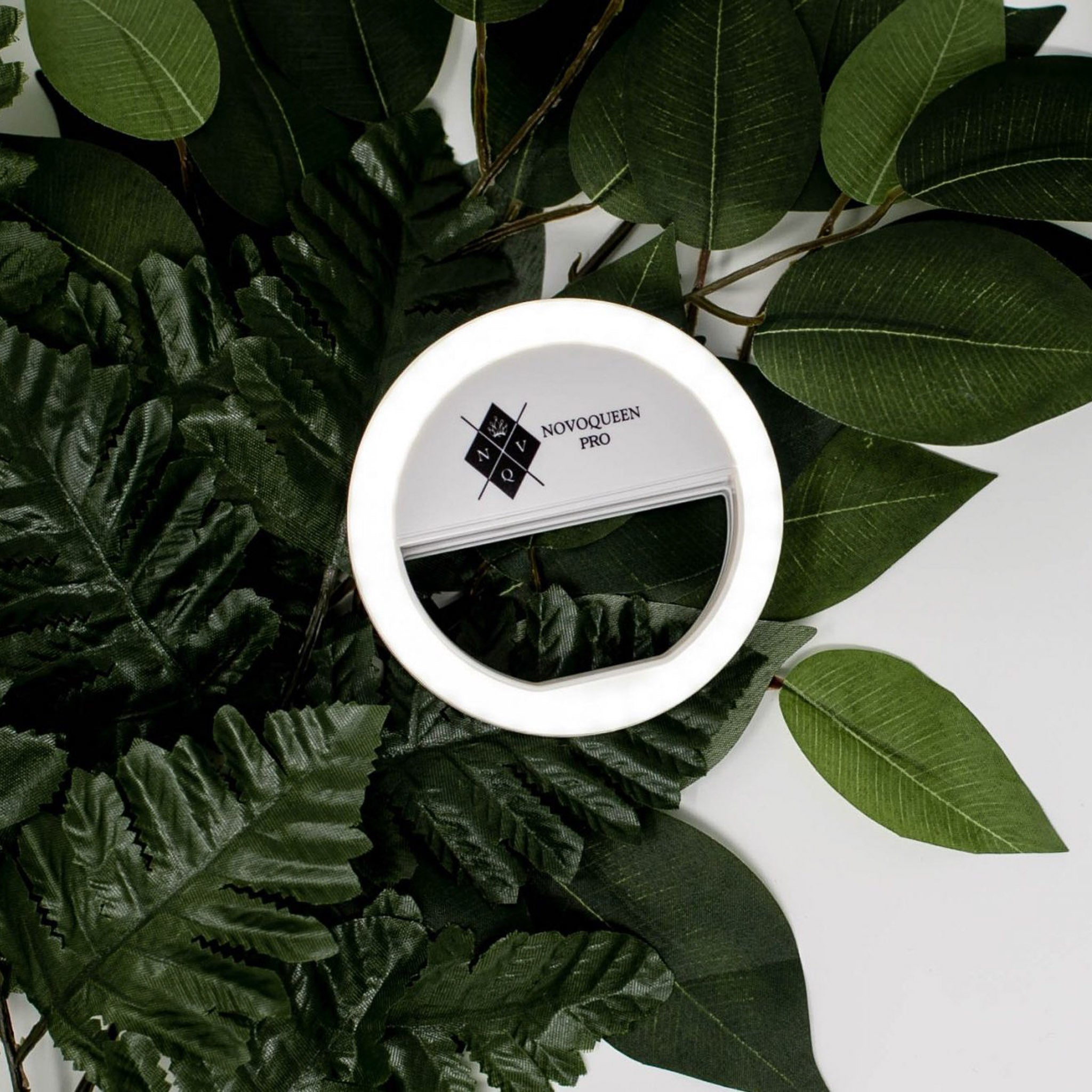 Mini Ring Light Écologique NovoQueen, Parfait pour prendre des photos de vos clientes après un lash lift ou pose de cils et créer un portfolio professionnel 