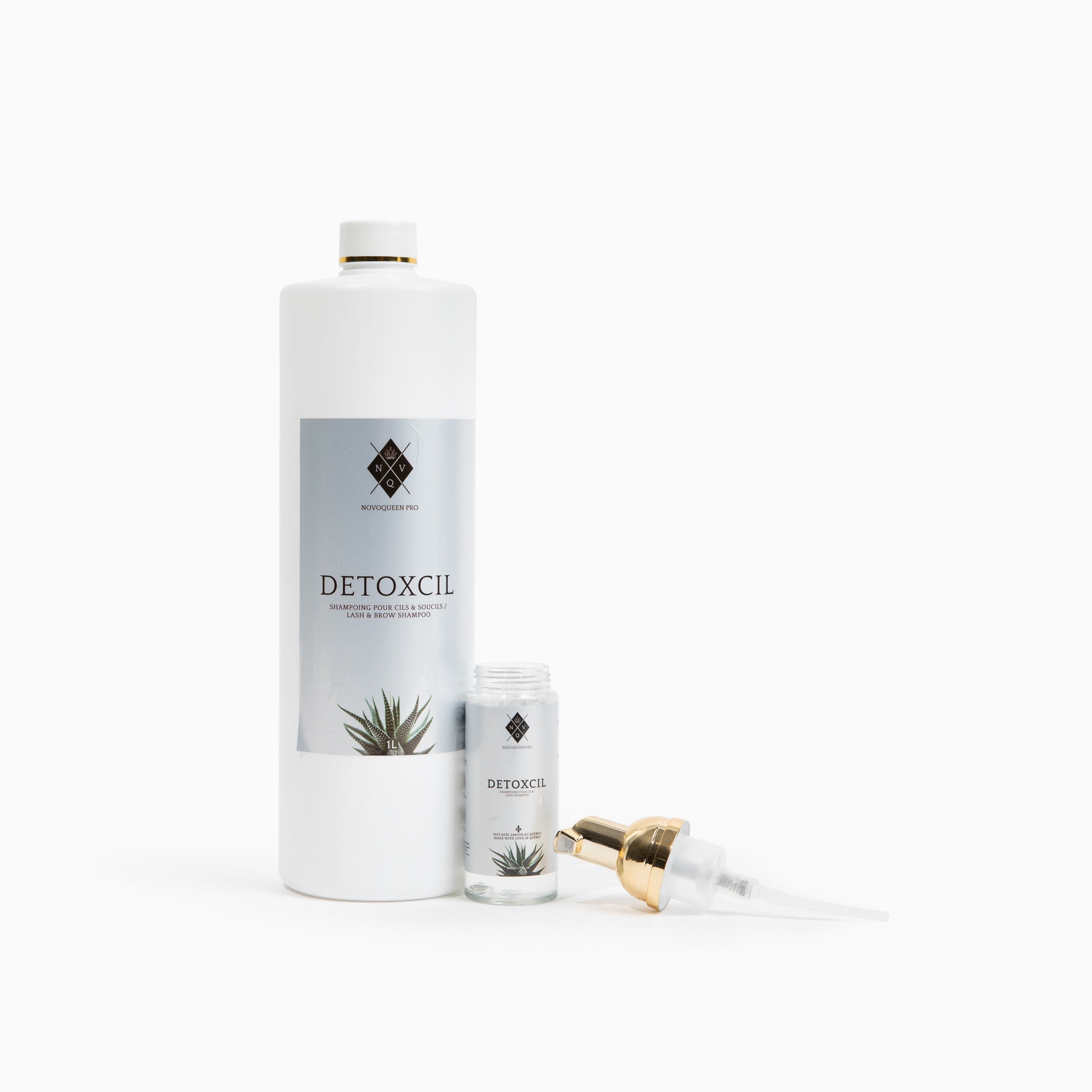 Shampooing pour cils et sourcils - Spécialement conçu pour les peaux sensibles. Formule sans parabène ni huile. Produit vegan, fabriqué au Québec. Disponible en formats d'un litre et de 50 ml. Nettoie en douceur et laisse une sensation de fraîcheur. Parfait pour les extension de cils et pour un usage quotidien ou régulier!