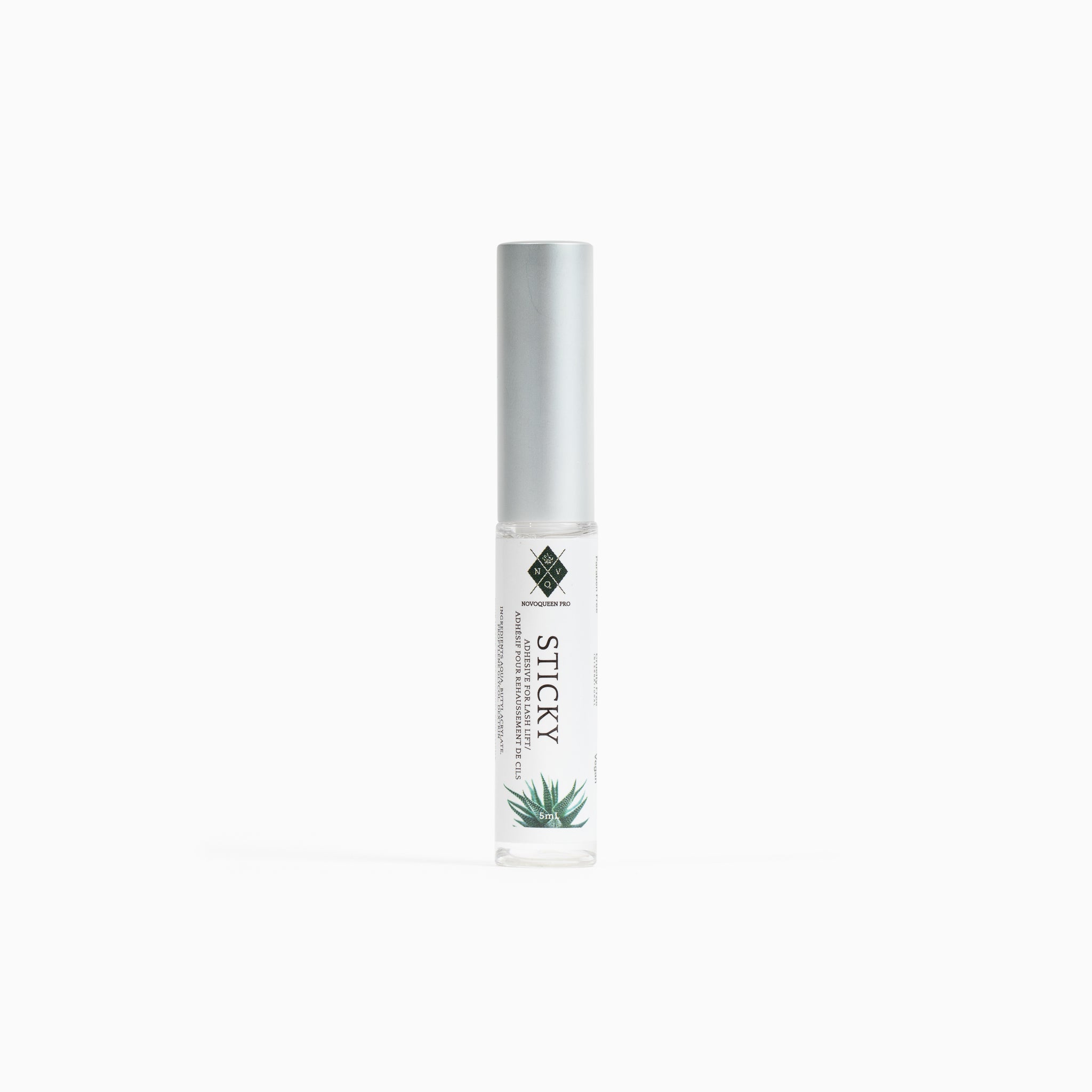 Colle Lash Lift STICKY Adhesive, facile à appliquer en 2 à 3 mouvements. Formulée avec des ingrédients de haute qualité, elle offre une adhérence supérieure et garantit des résultats professionnels de qualité. 100% végétalienne, sans formaldéhyde, sans parabène et non testée sur les animaux. Optez pour notre colle rehaussement de cils STICKY Adhesive et assurez-vous des résultats de qualité professionnelle tout en respectant vos valeurs éthiques et environnementales